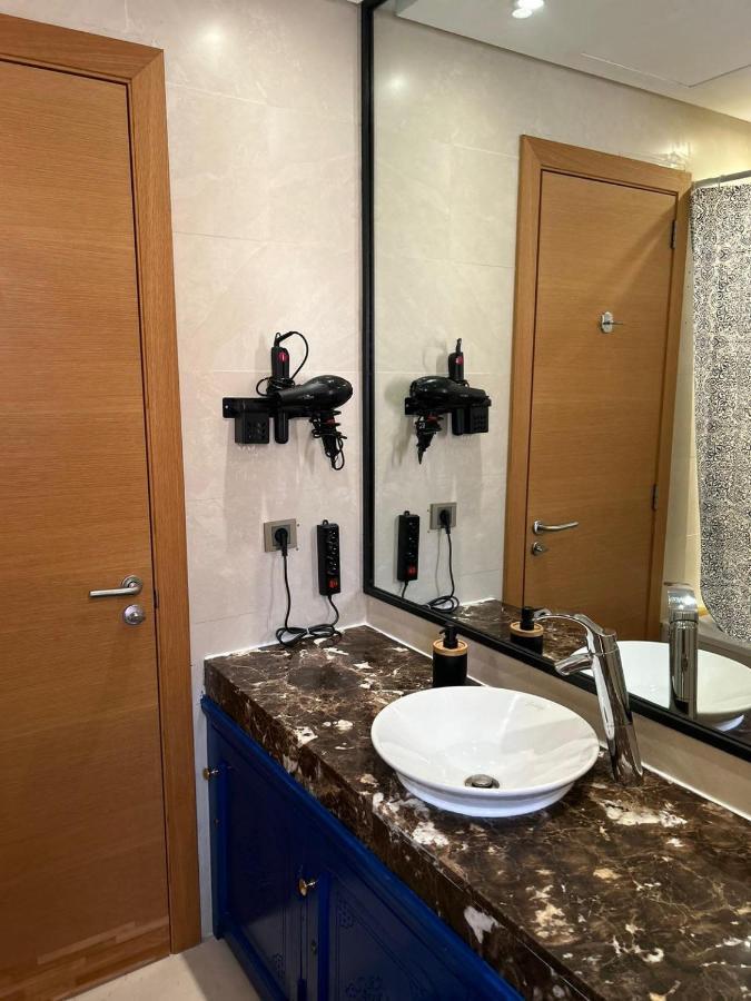 Vizir Center Appartement Avec Solarium Et Acces Offert Au Parc De Loisirs Dar Caïd Layadi Exterior foto